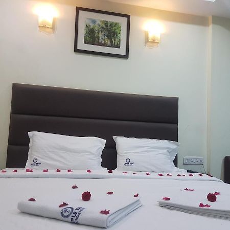 Ample Yard Hotel Chennai Exterior foto