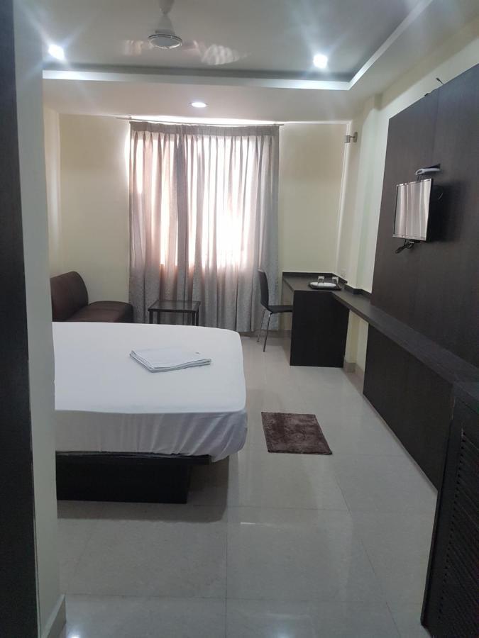 Ample Yard Hotel Chennai Exterior foto
