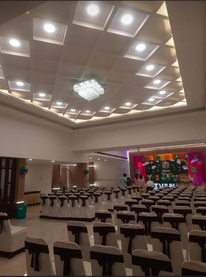 Ample Yard Hotel Chennai Exterior foto