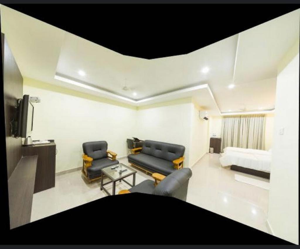 Ample Yard Hotel Chennai Exterior foto