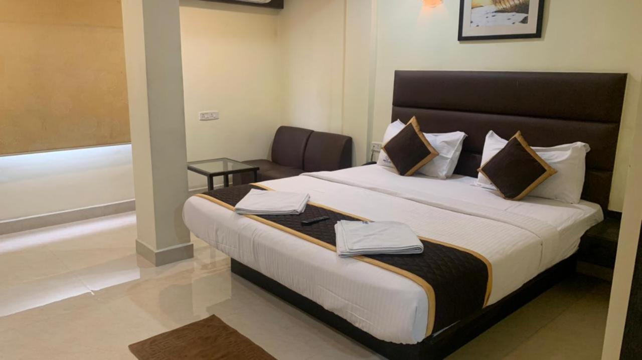 Ample Yard Hotel Chennai Exterior foto