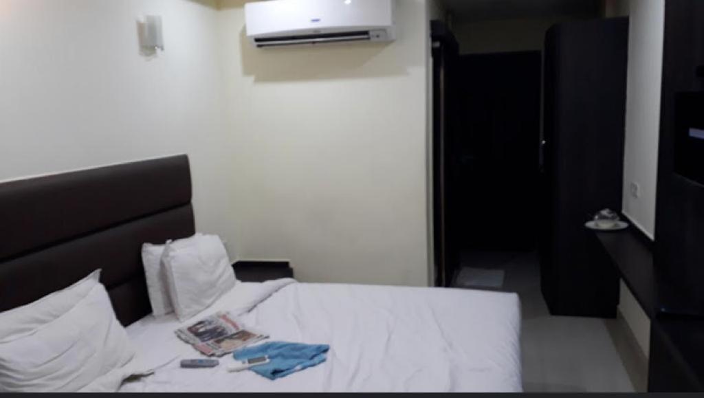 Ample Yard Hotel Chennai Exterior foto