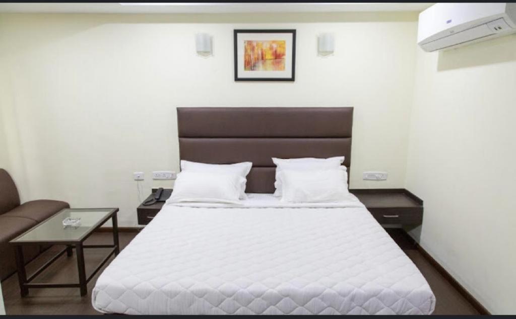 Ample Yard Hotel Chennai Exterior foto